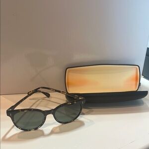 Raen - new never worn Tortoise Shell Sunglasses with Case
